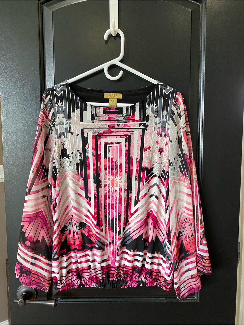 Valerie Stevens Pink & Black Geometric Floral Long-Sleeve Top